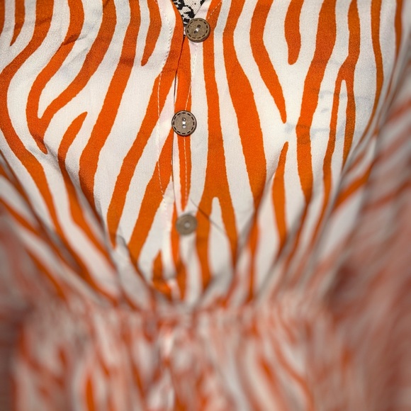 NEW- ONLY ONE LEFT! - Orange and White zebra print top - size Medium lightweight - Picture 10 of 10